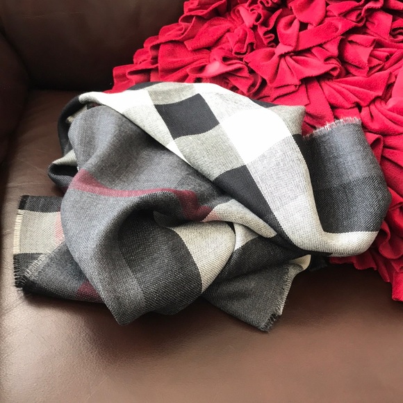 NWT Auth Burberry Scarves - Picture 8 of 8